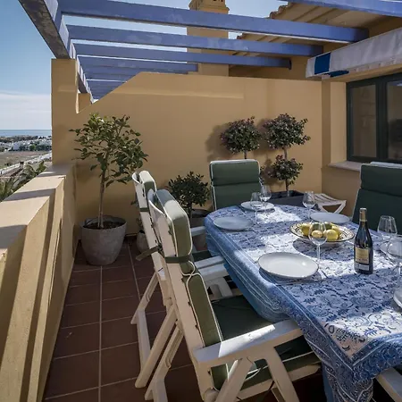 La- Beautiful 3 Bedroom Penthouse Close To Sea *