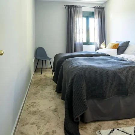 La-beautiful 3 Bedroom Penthouse Close To Sea *