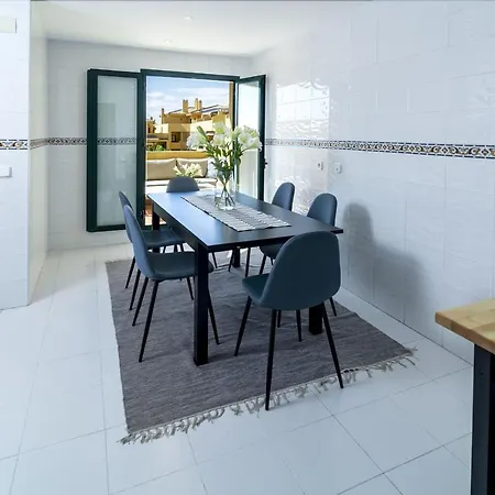 La-beautiful 3 Bedroom Penthouse Close To Sea شقة ماربيا