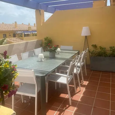 La- Beautiful 3 Bedroom Penthouse Close To Sea *