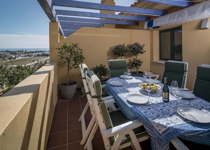 La-beautiful 3 Bedroom Penthouse Close To Sea *