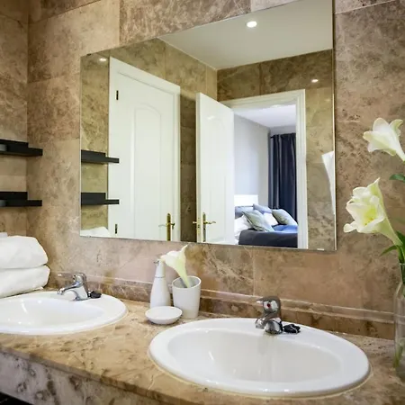 La-beautiful 3 Bedroom Penthouse Close To Sea