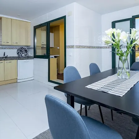 La-beautiful 3 Bedroom Penthouse Close To Sea *